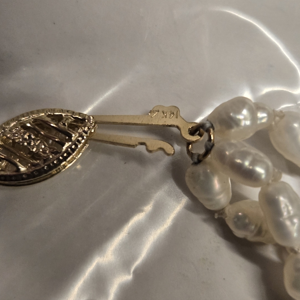 Rio Pearl classic 3 strand choker and bracelet - Picture 5 of 6
